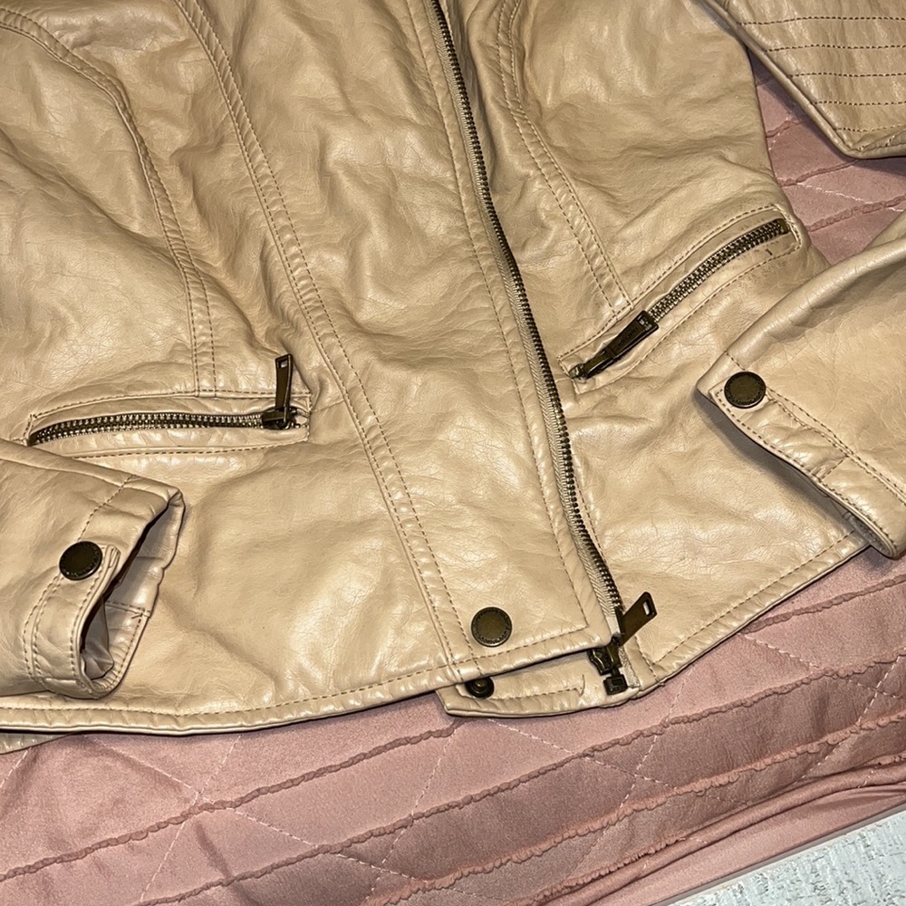 Jacket, - Picture 8 of 8